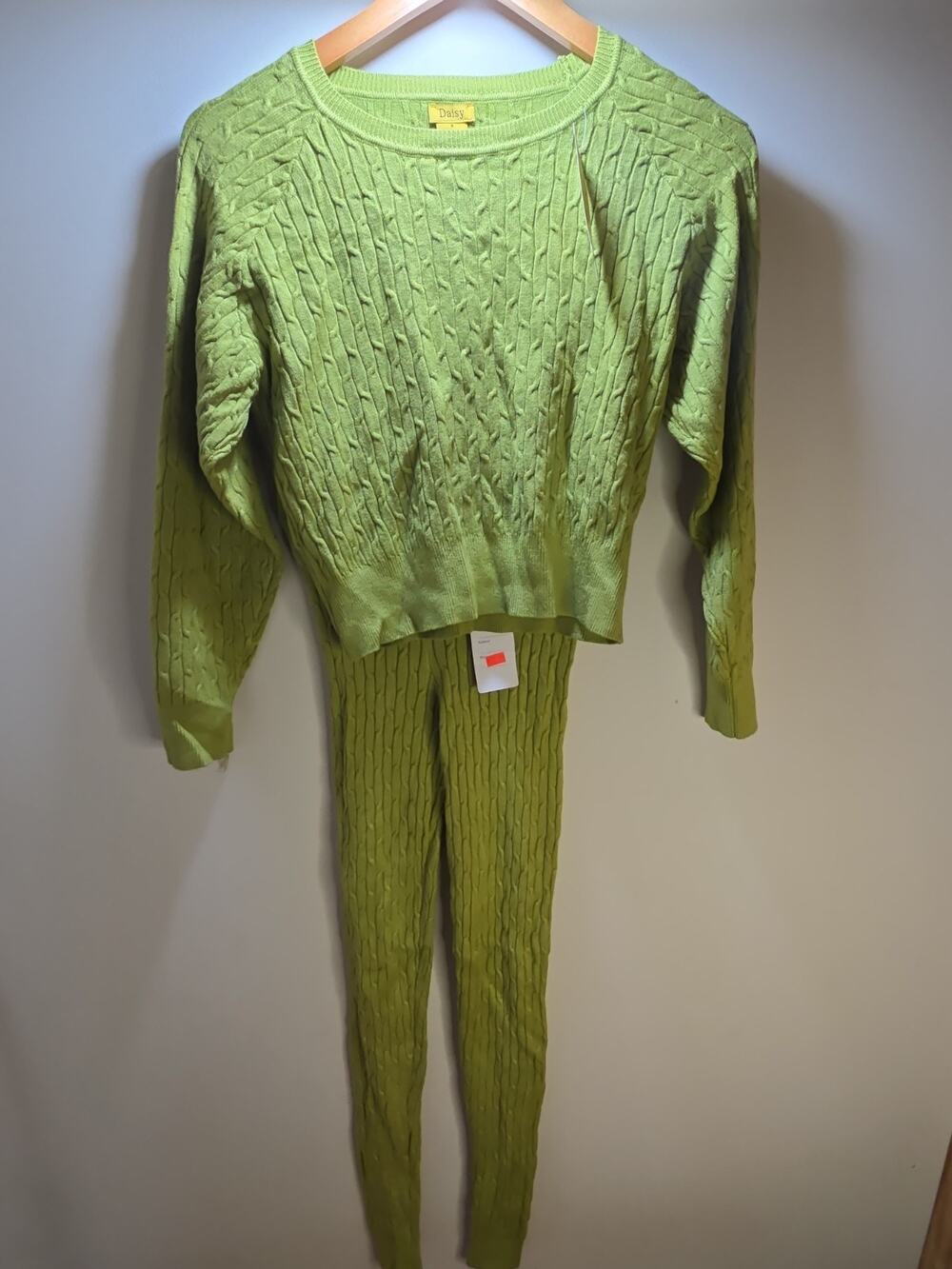 Daisy Kiwi cable-knit sweater and matching leggings Size Small New